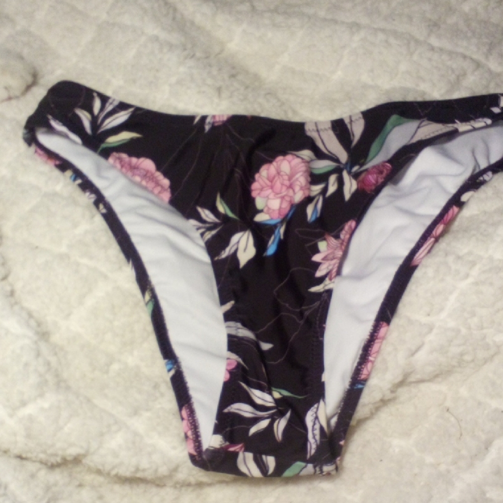 NWOT! Cupshe Dark Purple Floral Bikini Bottom